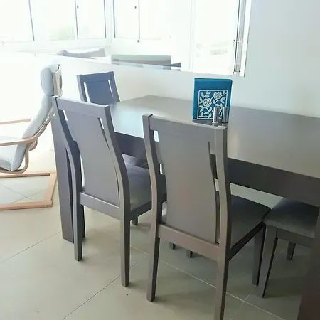 16 Sandy شقة لارنكا